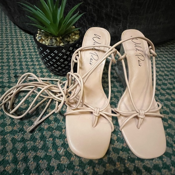 Nwot lace up heels - Picture 5 of 6